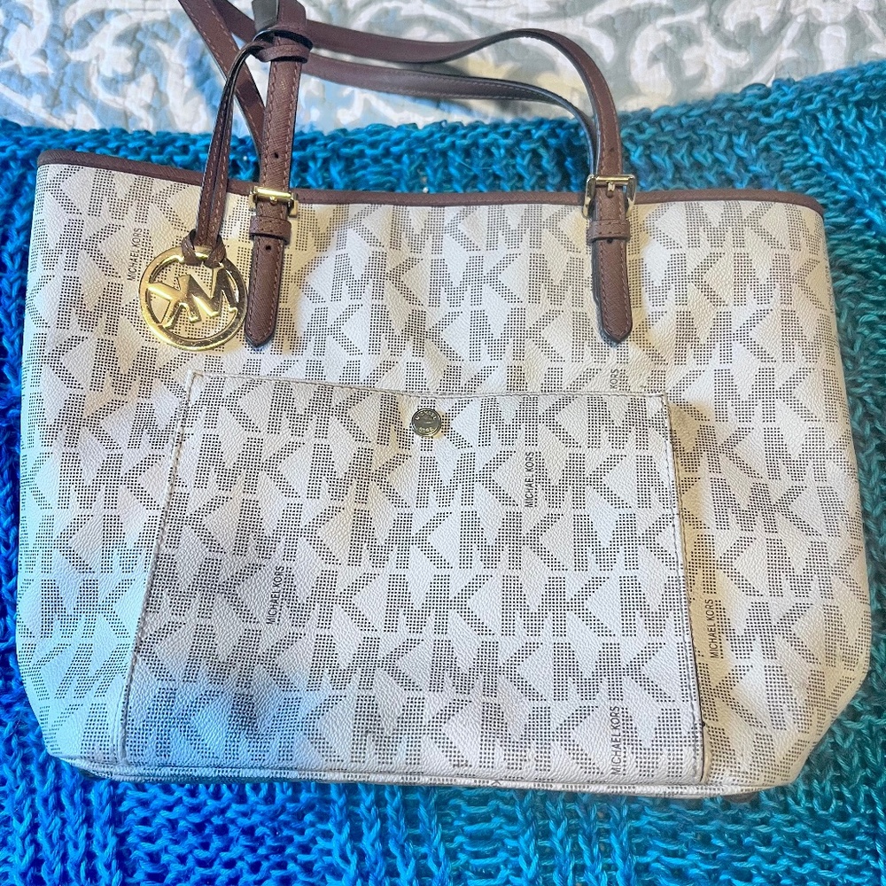 MICHAEL Michael Kors Jet Set Tan and Brown Tote Style Purse